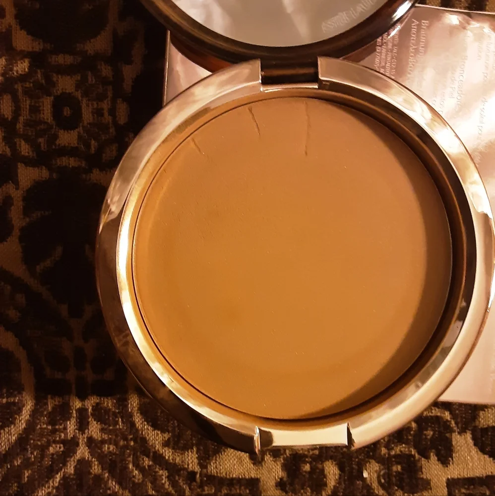 Estee Lauder bronzer - Picture 3 of 5